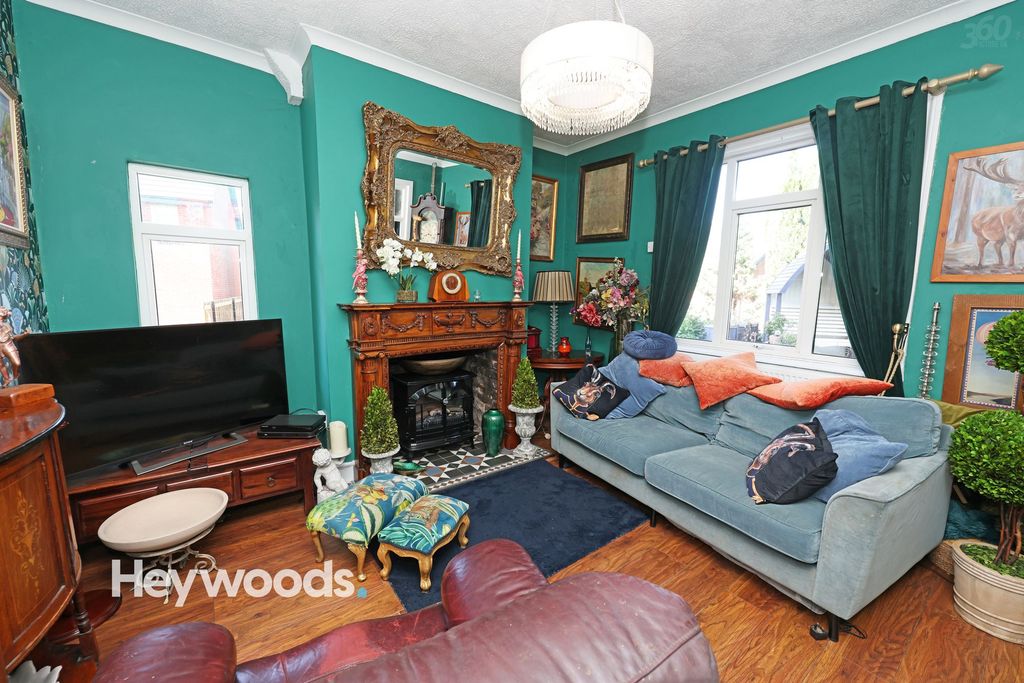Property photo 2 of 34