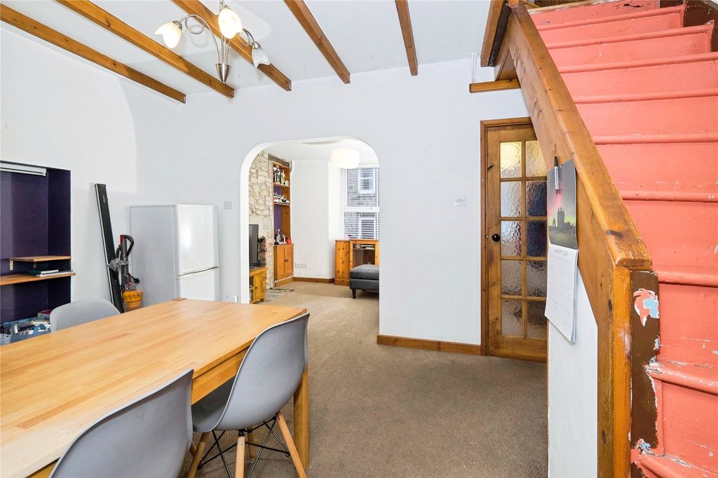 Property photo 3 of 12 Living Space