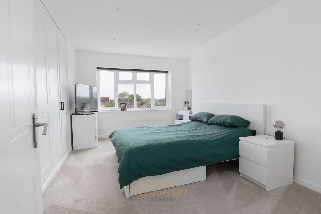 Additional image 10 of 3 bed flat for saleTower Close, East Grinstead RH19