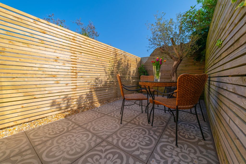 Property photo 2 of 7 Call 02920 454555 To Secure Your Viewing_3