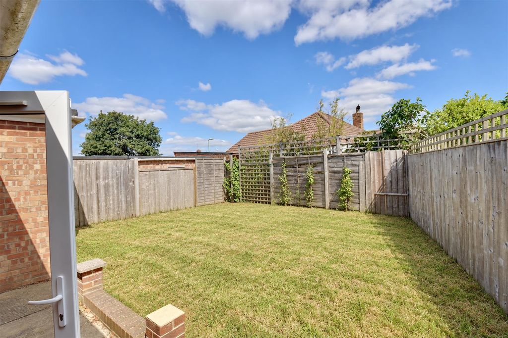 Property photo 3 of 11 Garden