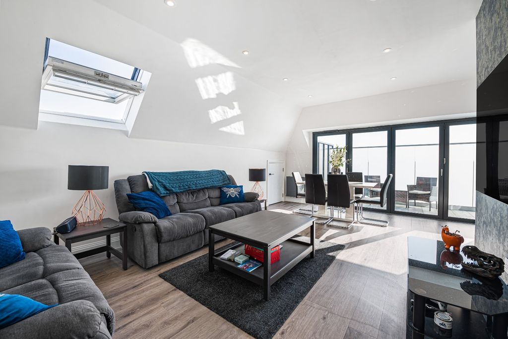 Property photo 2 of 35 Picture No. 42