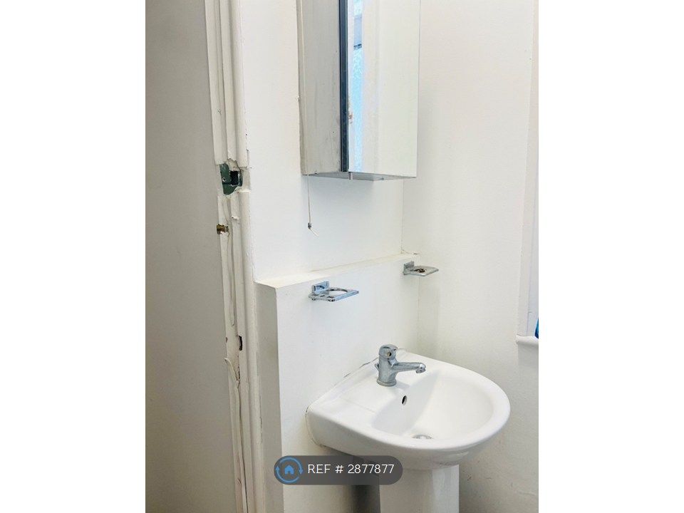 Property photo 3 of 4