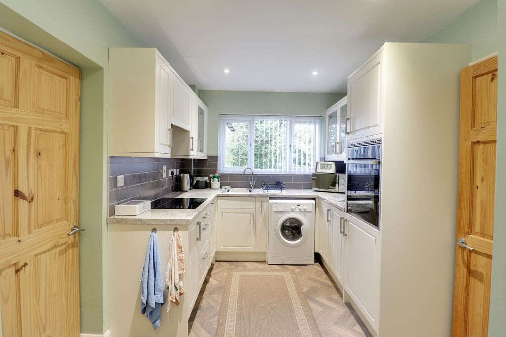 Property photo 3 of 43 Annexe Kitchen