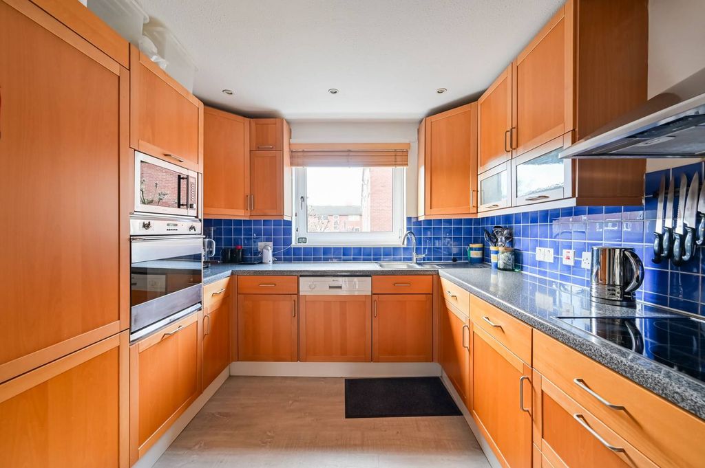 Property photo 2 of 24