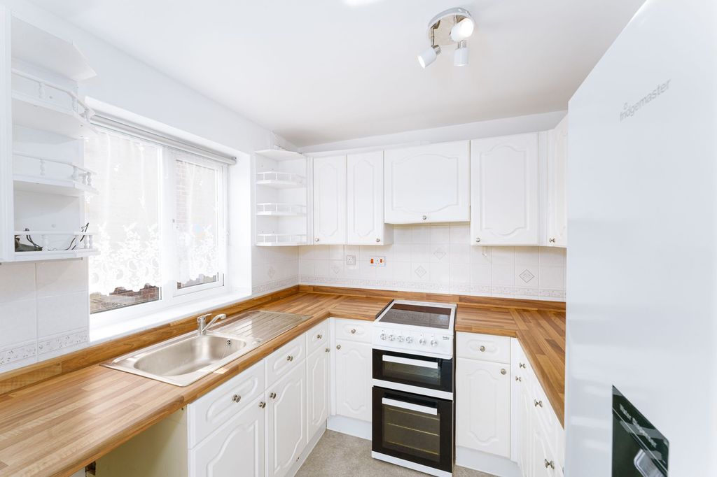 Property photo 2 of 10