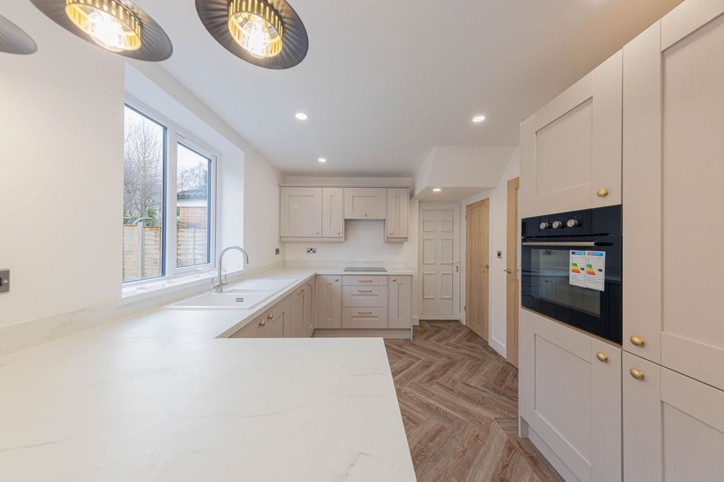 Property photo 2 of 26