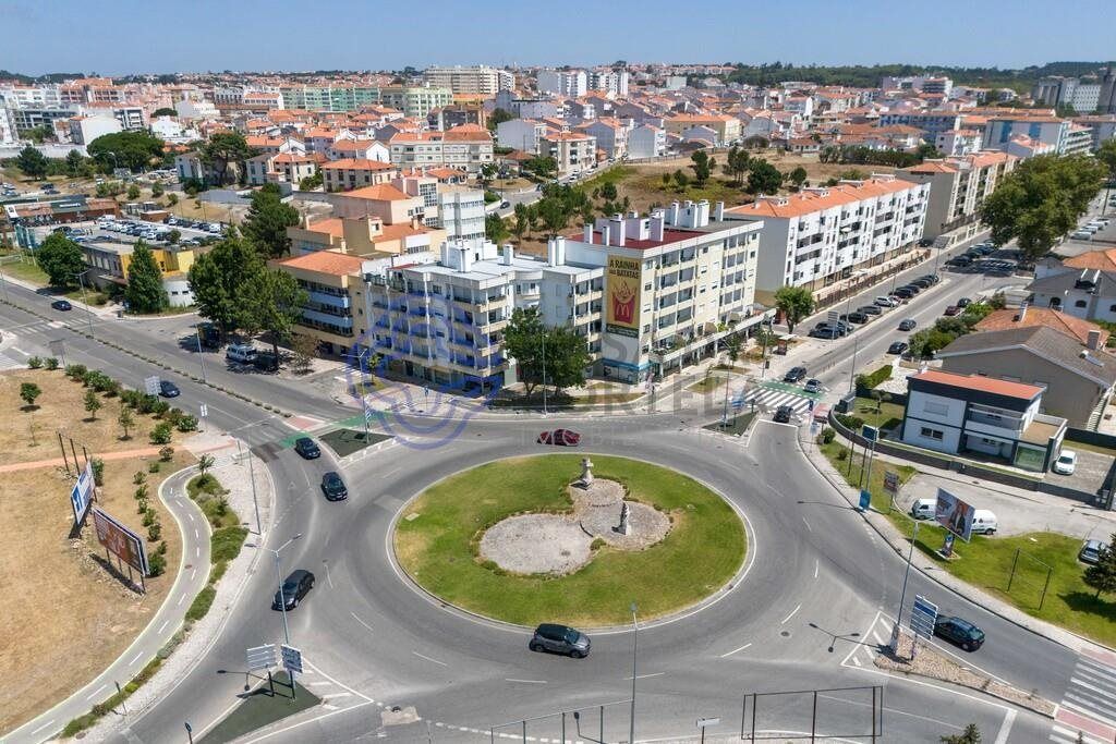 Property photo 1 of 27 Three-Bedroom Apartment In Caldas Da Rainha