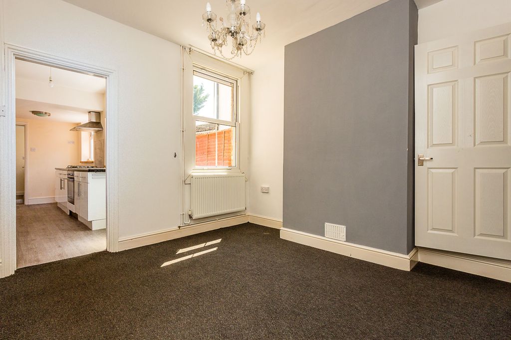 Property photo 3 of 10 Dining Room