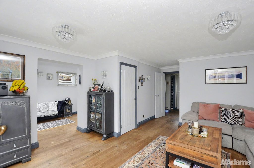 Property photo 3 of 27