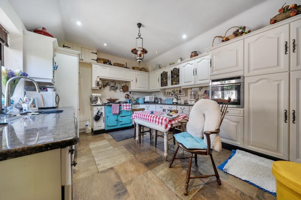 Property photo 3 of 27 Kitchen