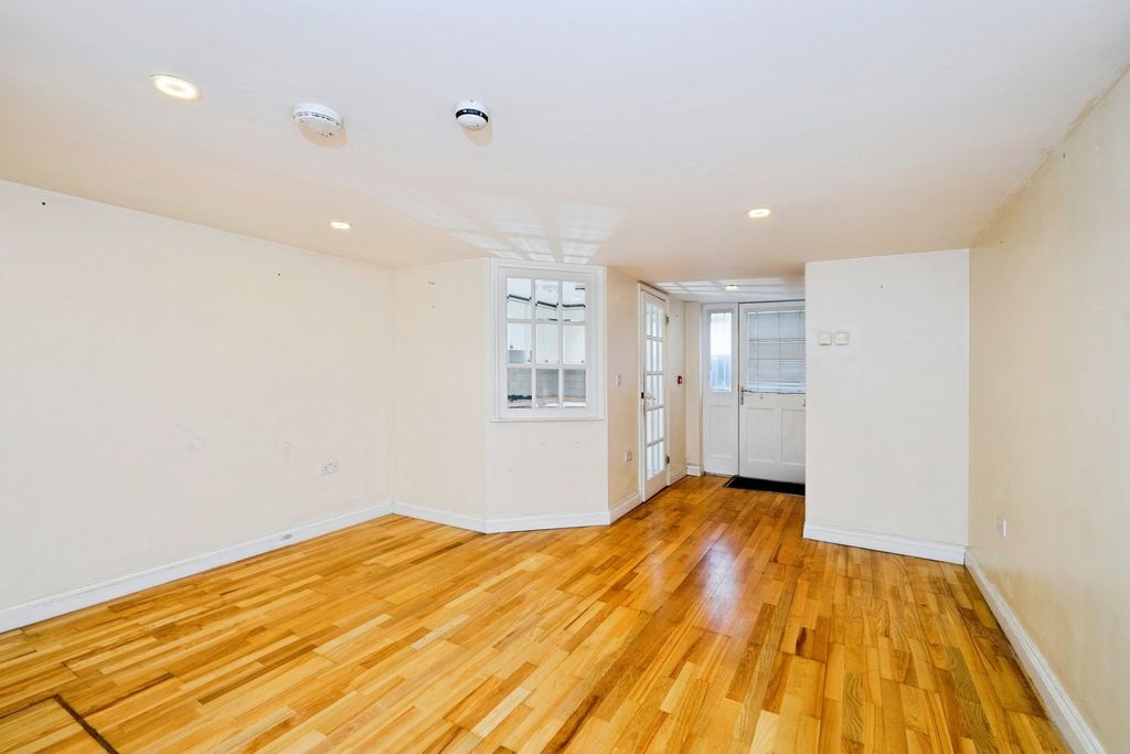 Property photo 3 of 10 Lounge/Diner