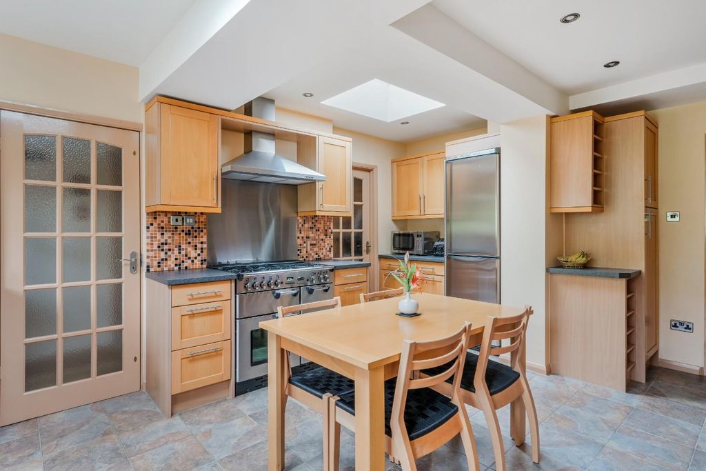 Property photo 3 of 19 Chipstead Lane (14).Jpg