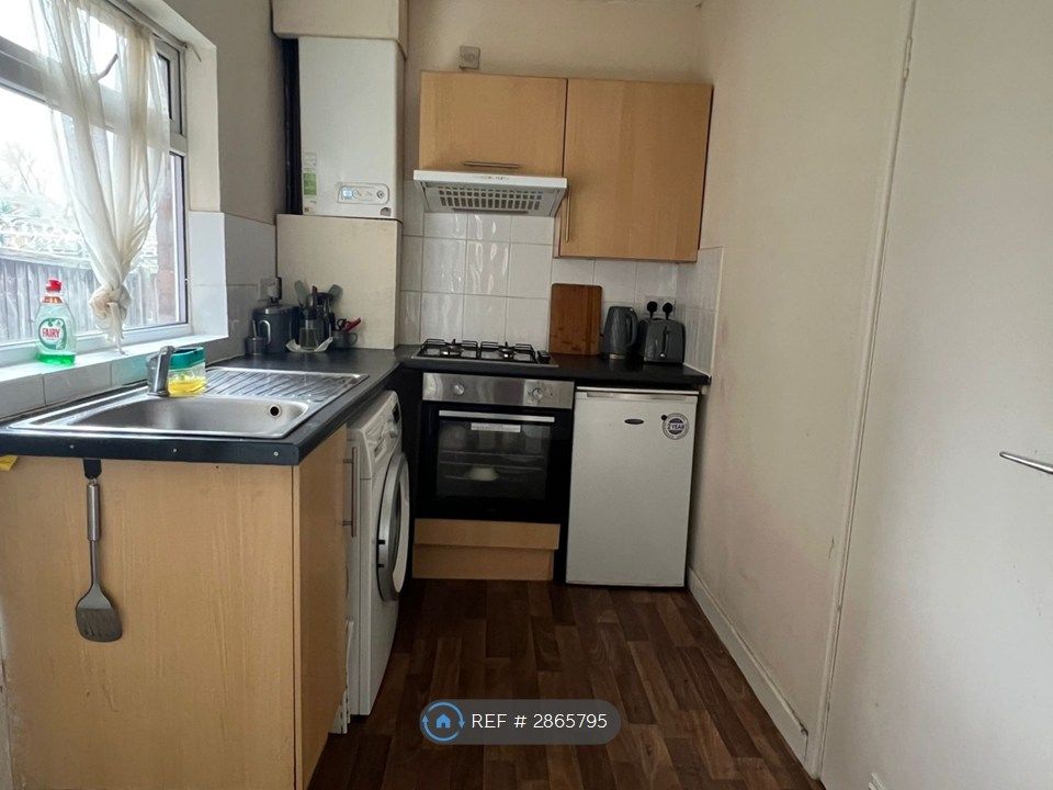 Property photo 3 of 6 Kitchen