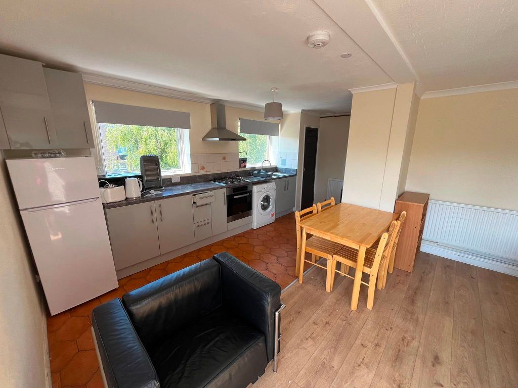 Property photo 3 of 32