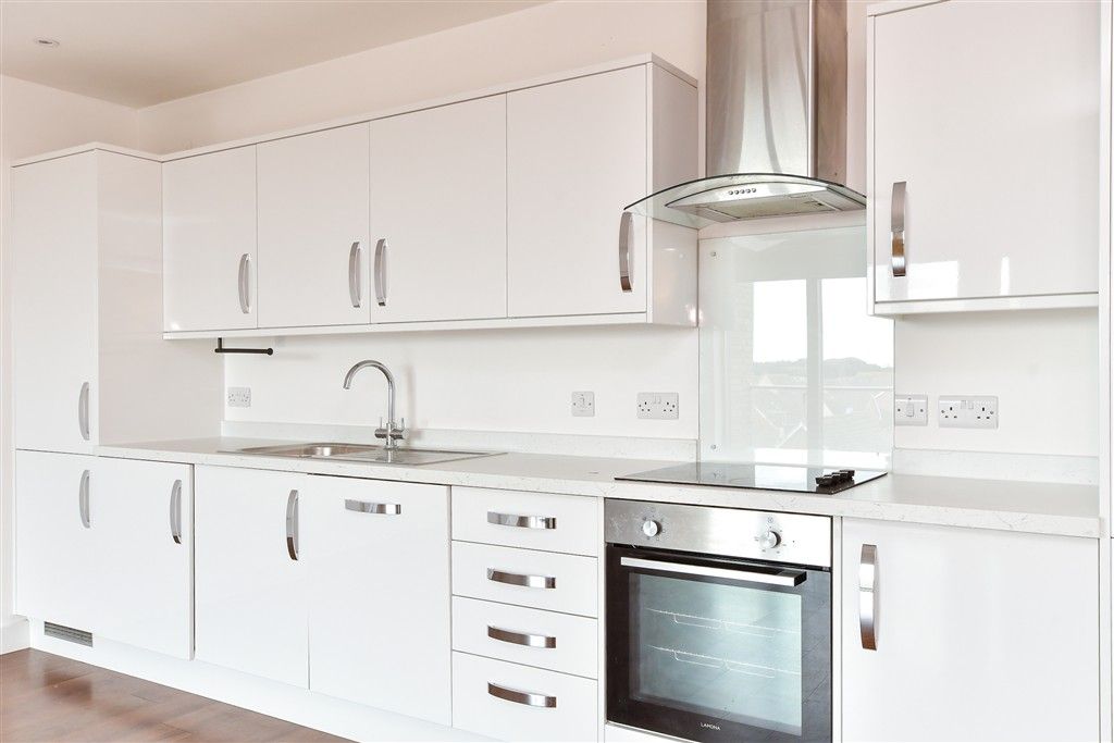 Property photo 3 of 10 Kitchen/ Lounge