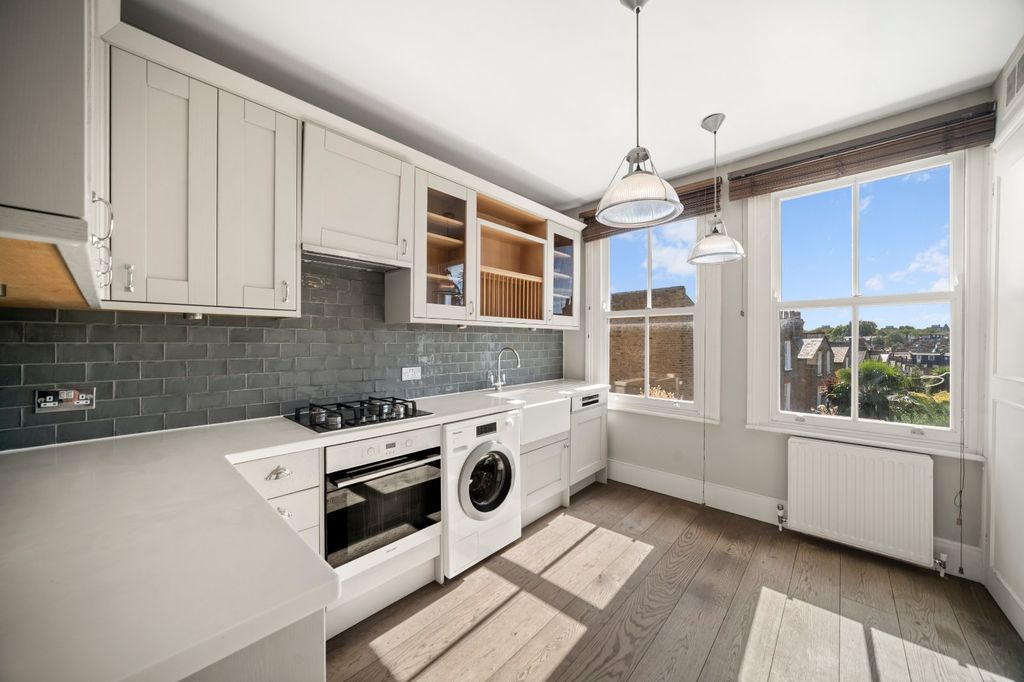 Property photo 1 of 10 Kitchen