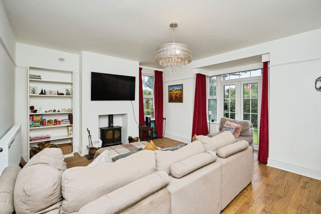 Property photo 2 of 25