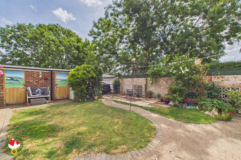 Property photo 2 of 19