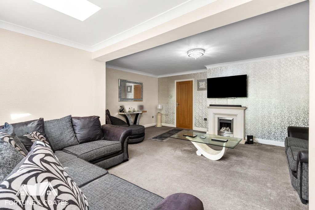 Property photo 3 of 27 Hawkenbury_9.Jpg