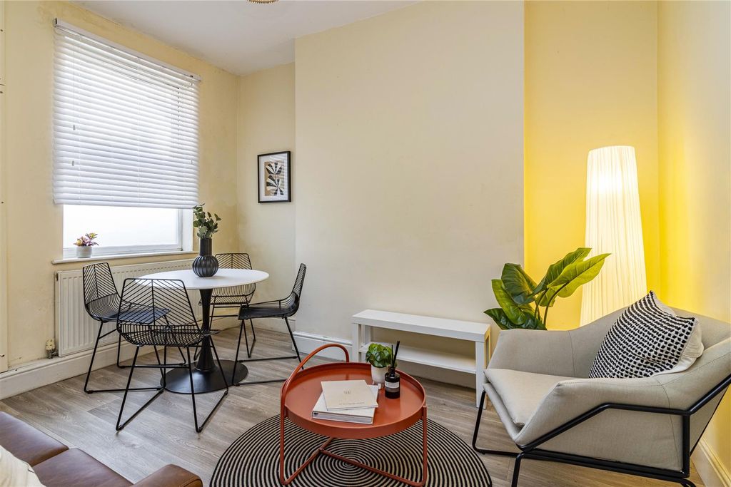 Property photo 2 of 22 Image00007.Jpg