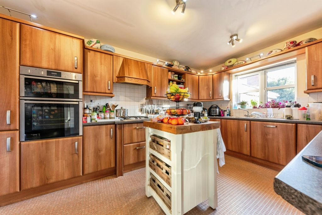 Property photo 2 of 17