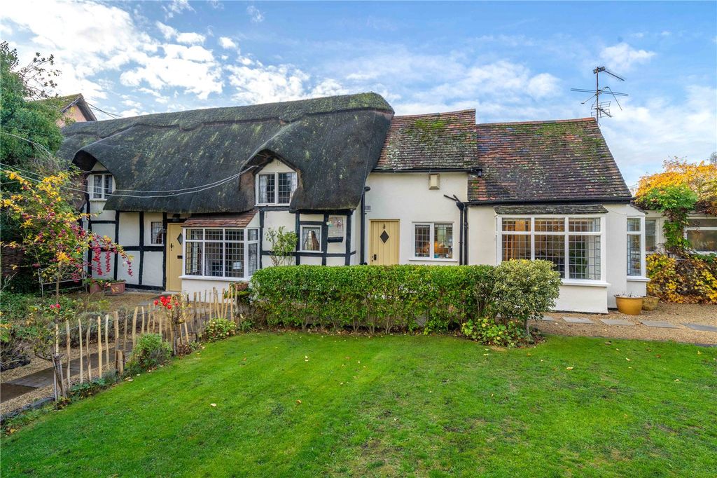 Property photo 1 of 11 Yellands Thatch