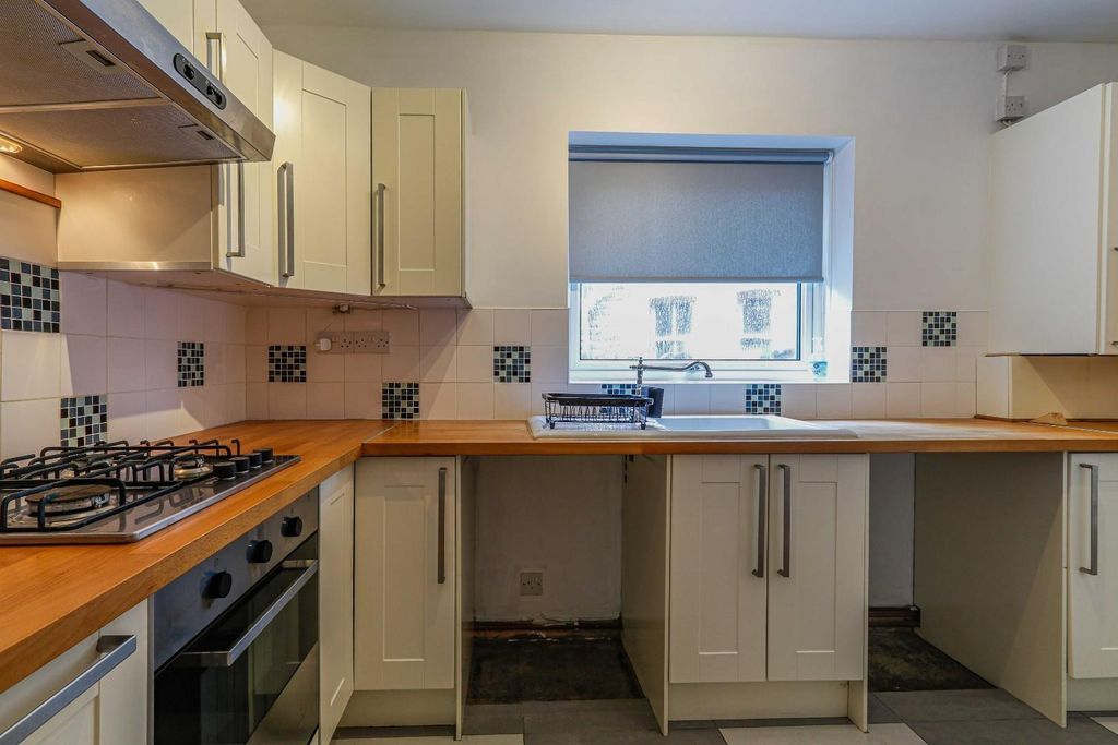 Property photo 3 of 15 Kitchen