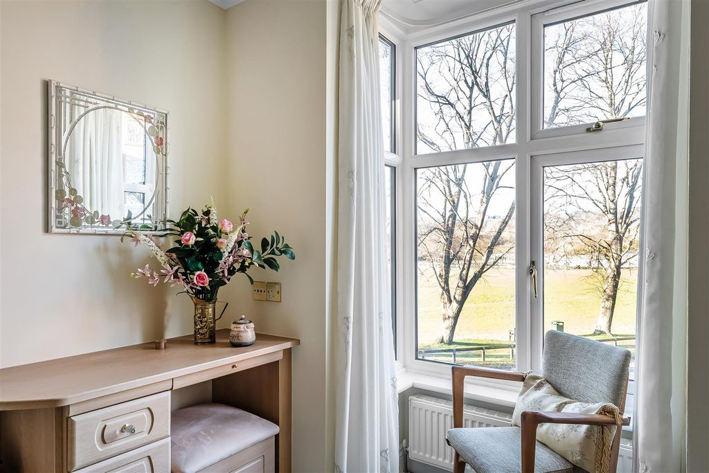 Additional image 12 of 2 bed flat for saleStation Road West, Oxted RH8
