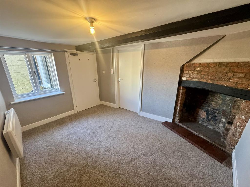Property photo 2 of 10 Bedroom