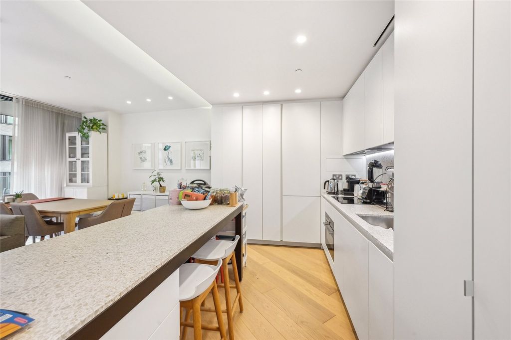 Property photo 3 of 12 Kitchen