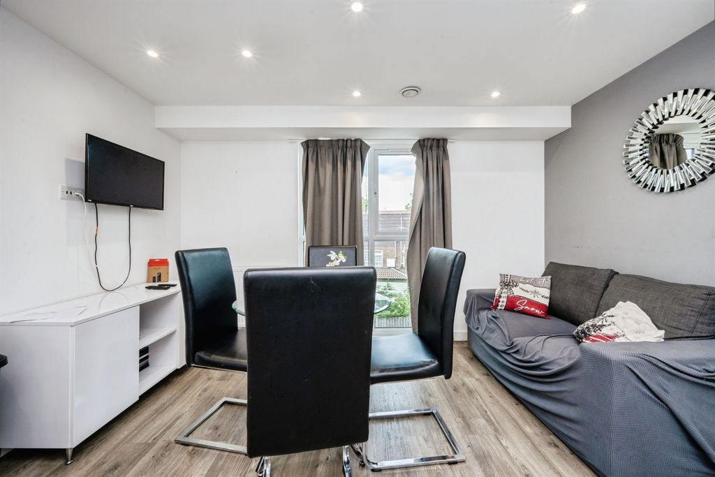 Property photo 3 of 9