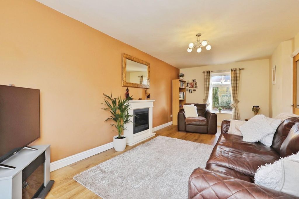 Property photo 3 of 20 Living Room