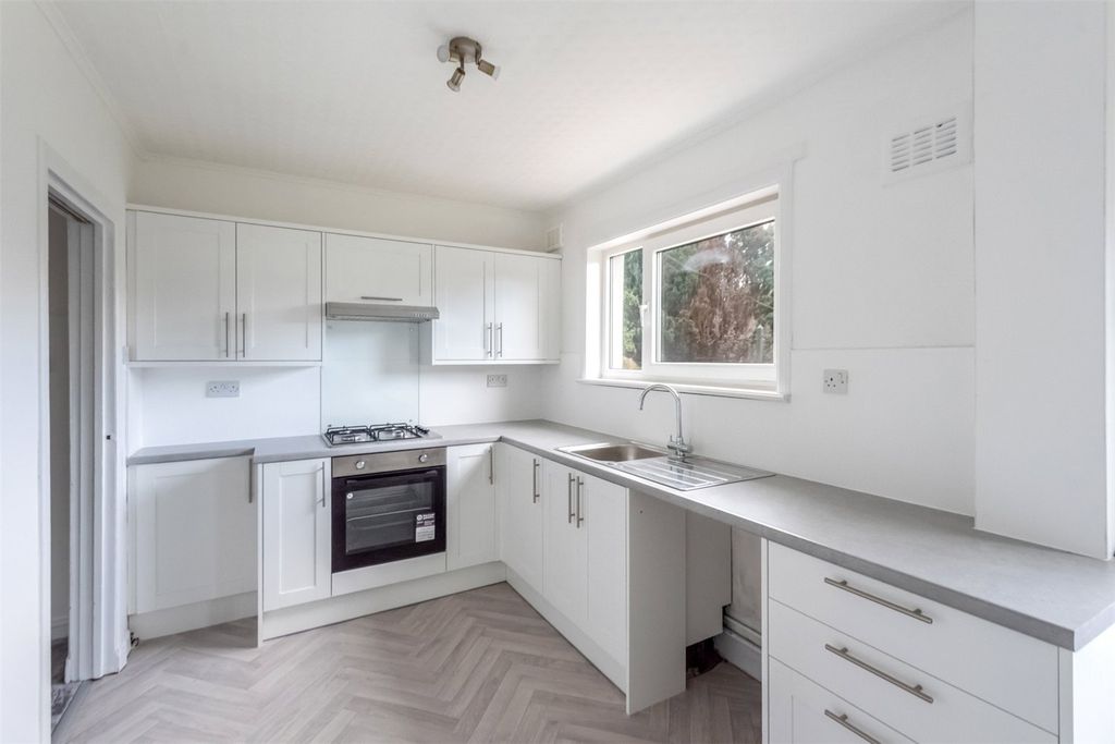 Property photo 3 of 11 Kitchen