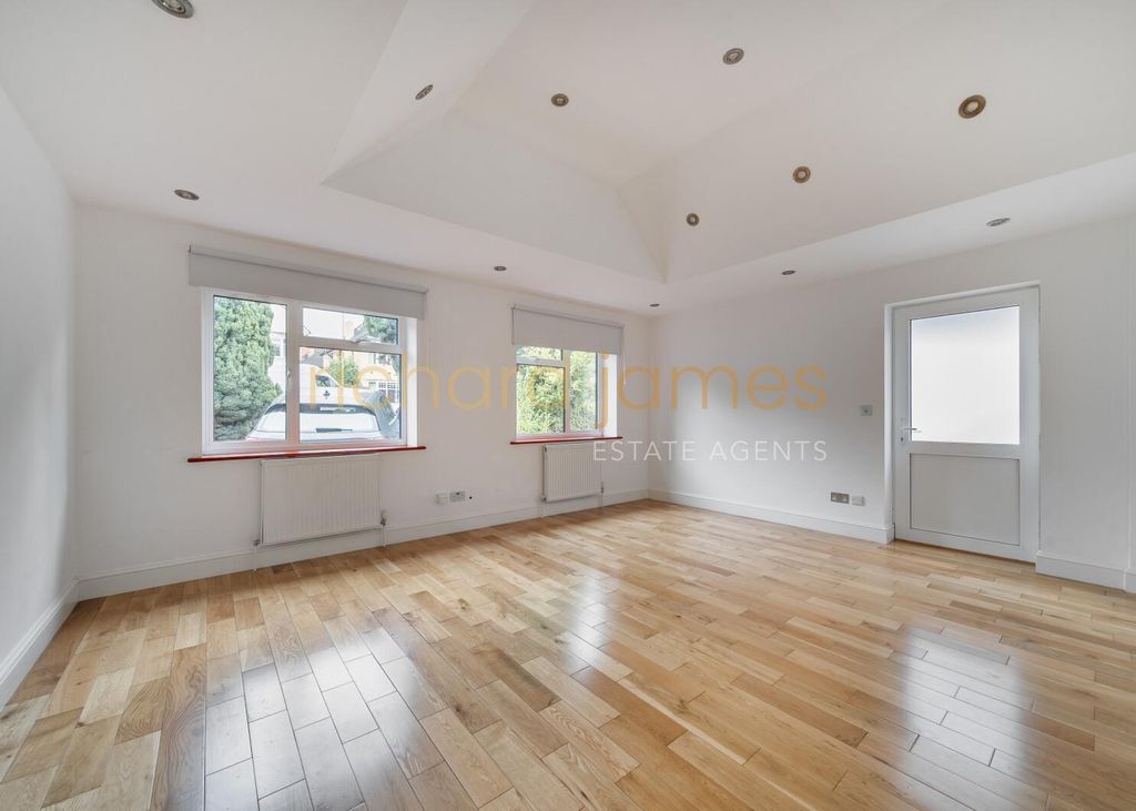 Property photo 2 of 14 89A63B34-48Fa-4Ab0-891A-d1028Ad25F89.Jpg