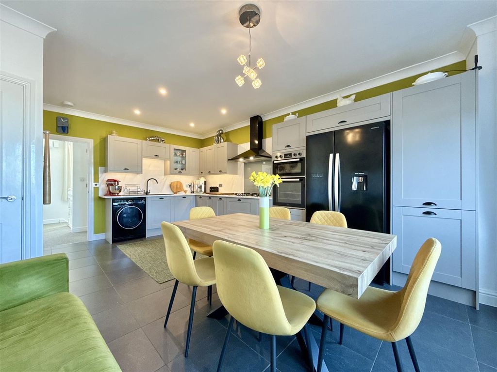 Property photo 3 of 18 Dining Area.Jpg