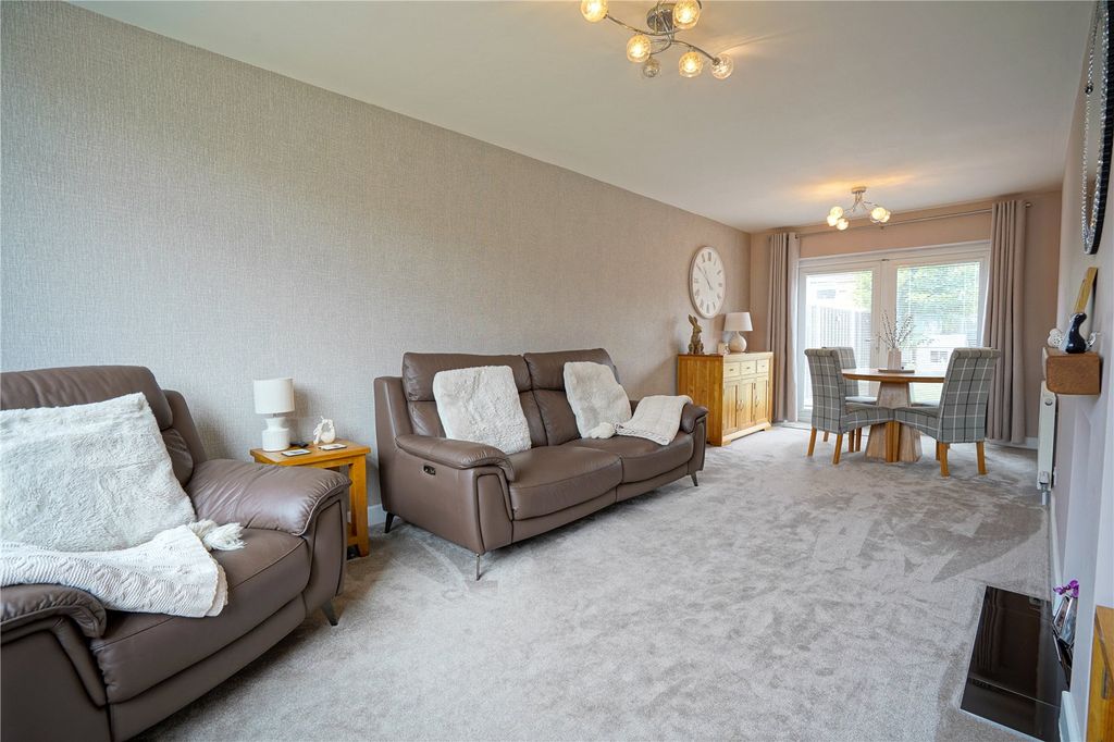 Property photo 2 of 19 Picture No. 11