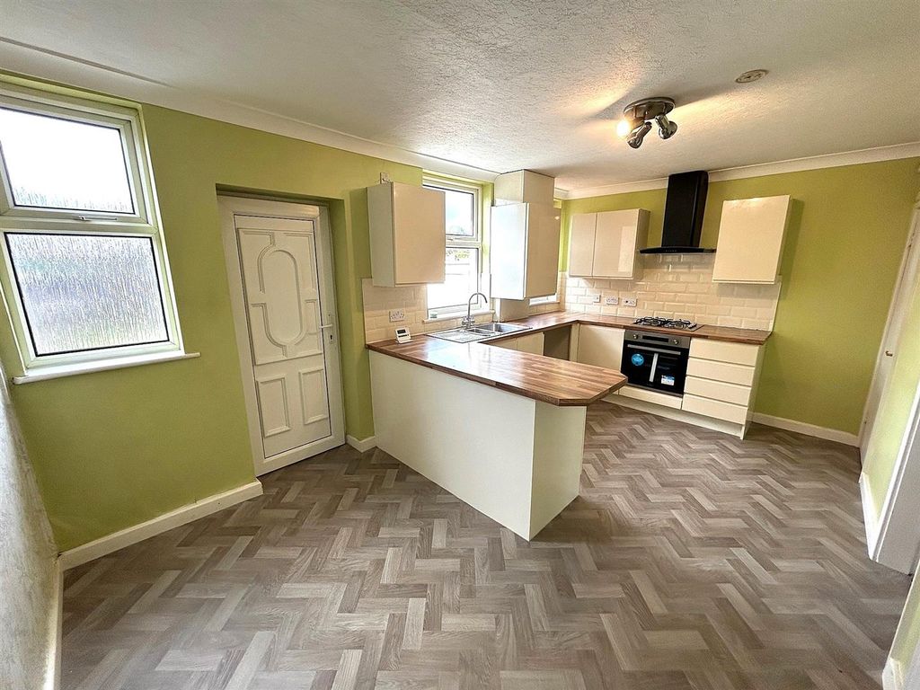 Property photo 3 of 8 Kitchendining.Jpg