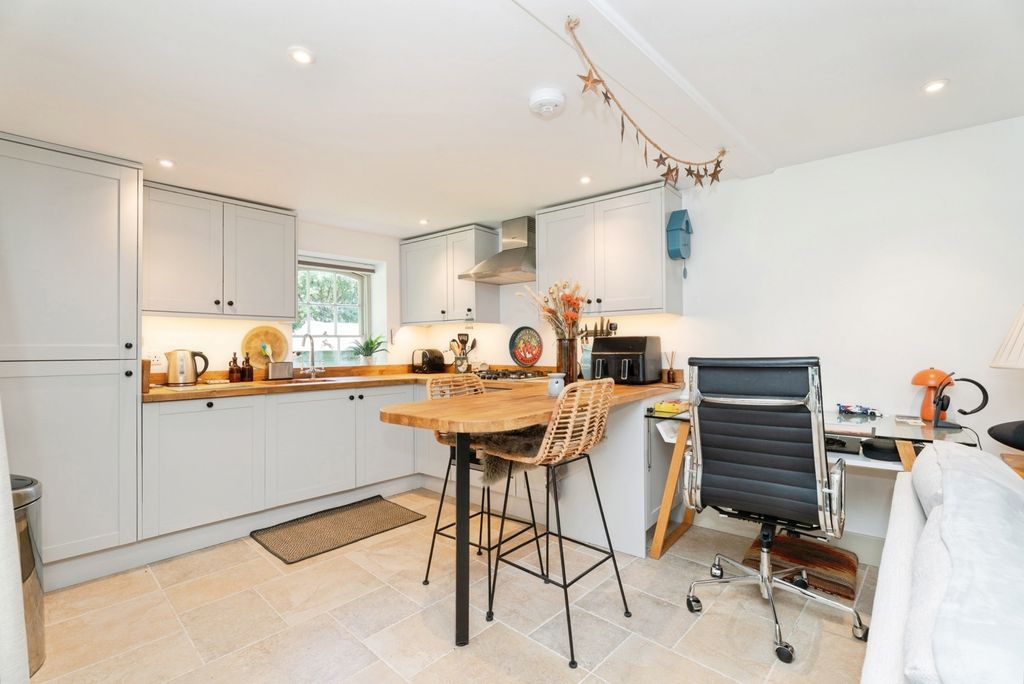 Property photo 3 of 27 Pbox-Img.Jpg