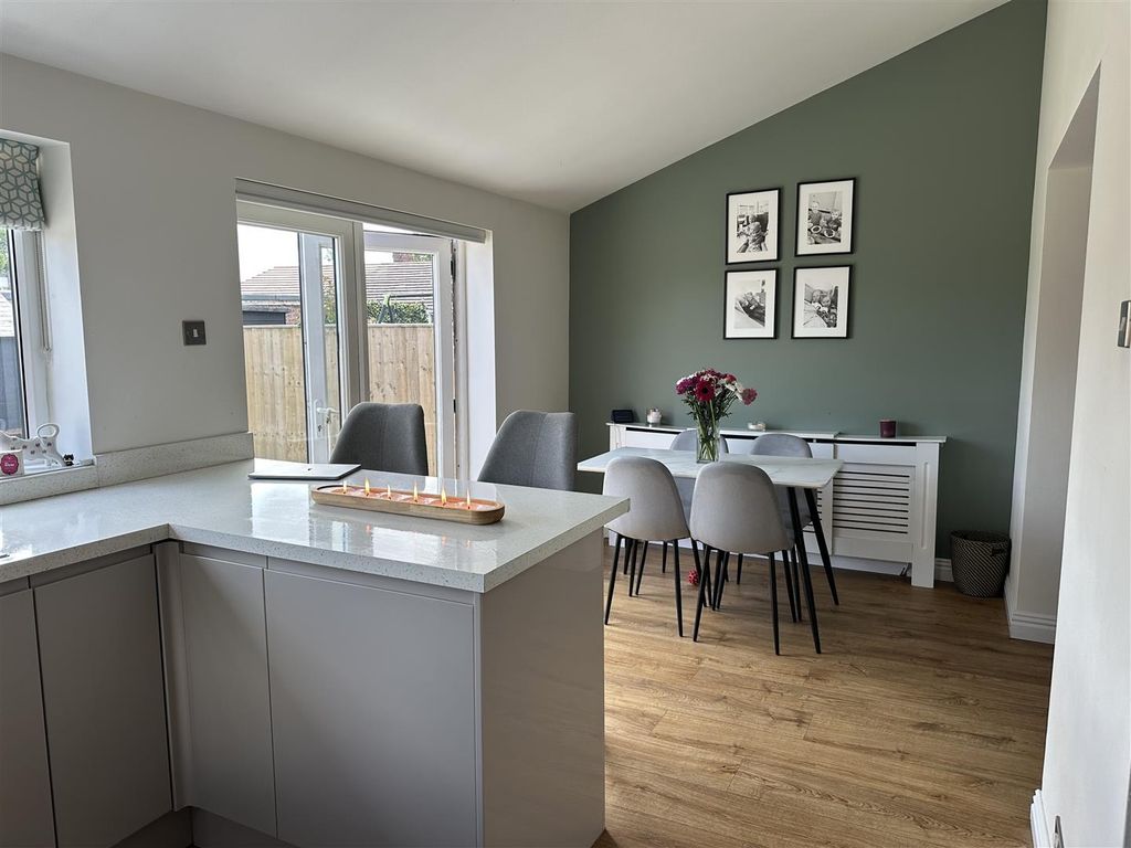 Property photo 3 of 16 3 Strangford 1.Jpeg