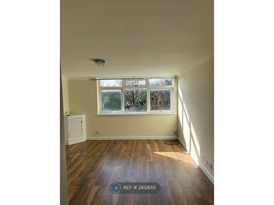 Property photo 1 of 13 Living Room