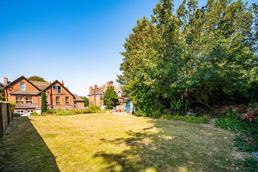Property photo 3 of 37