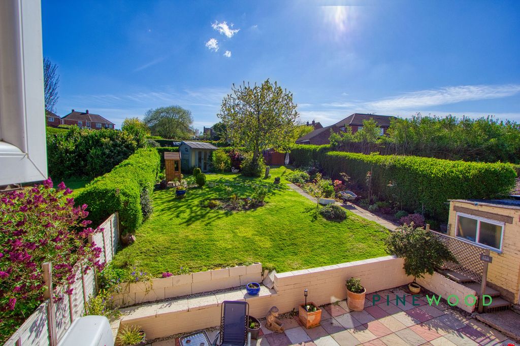 Property photo 2 of 26 Garden