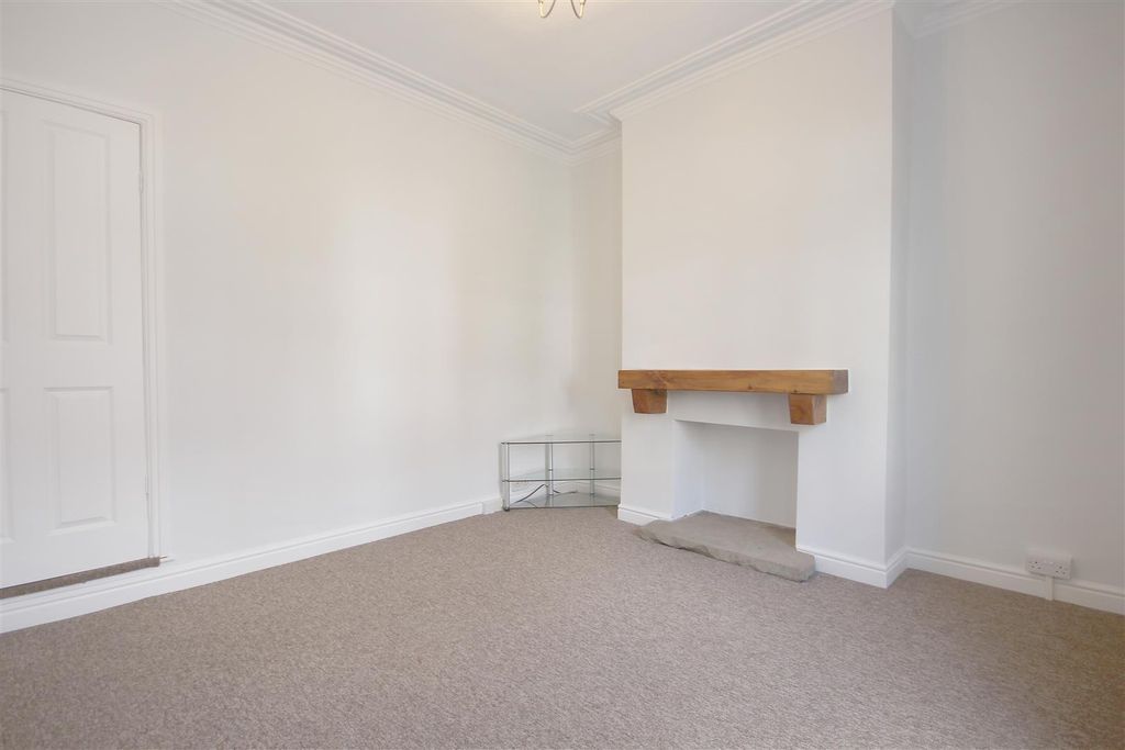 Property photo 2 of 11 Lounge