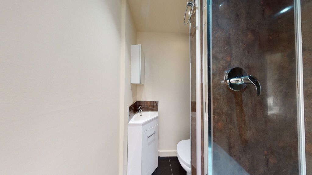 Property photo 3 of 8 Bathroom