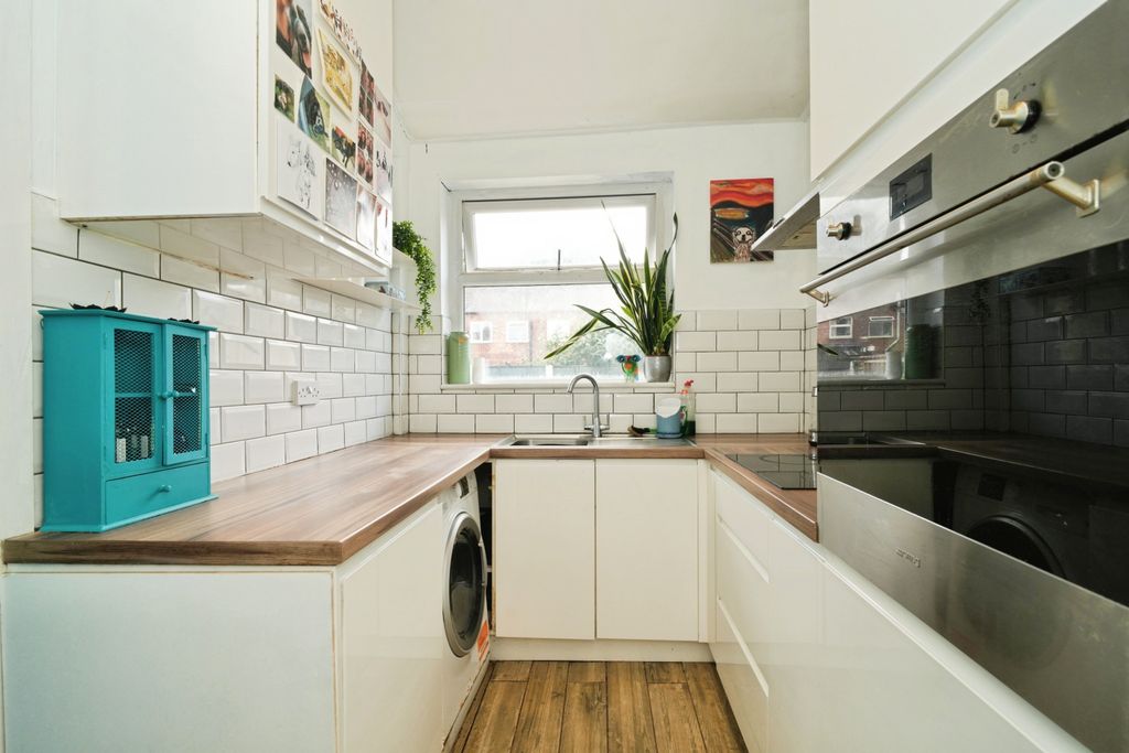 Property photo 3 of 16 Kitchen