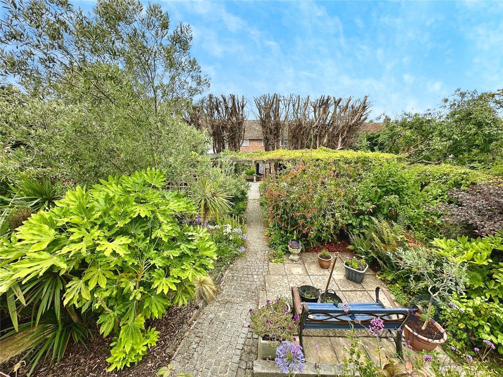 Property photo 2 of 34 Garden