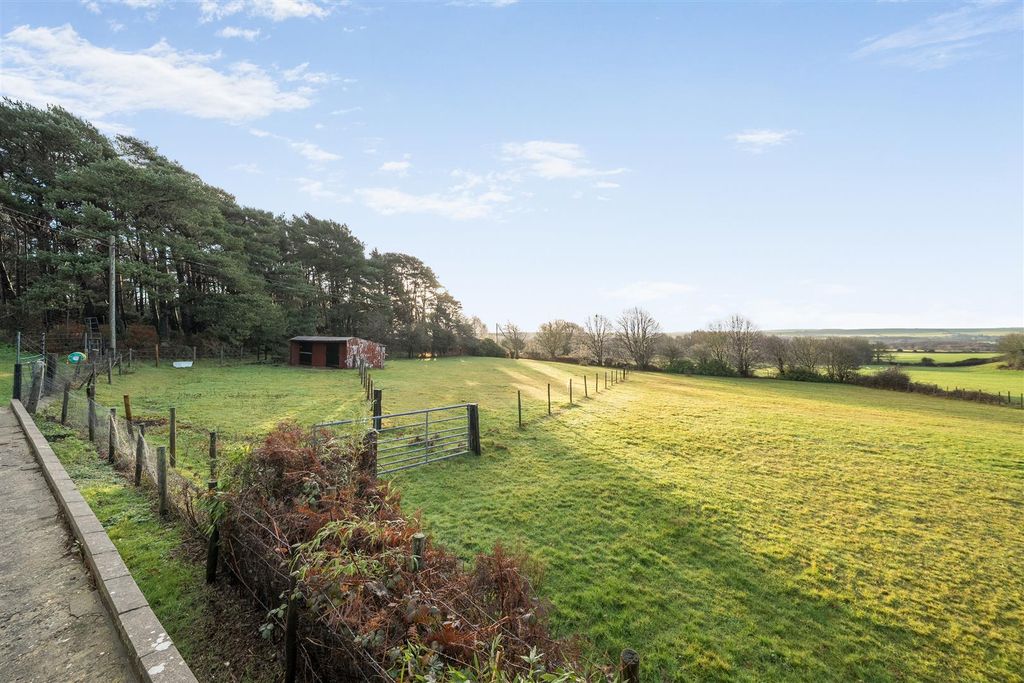 Property photo 2 of 26 Paddock