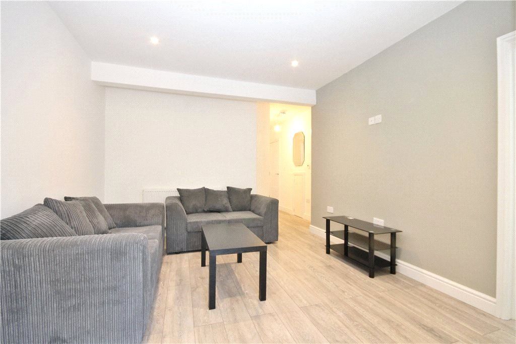 Property photo 3 of 7 Reception