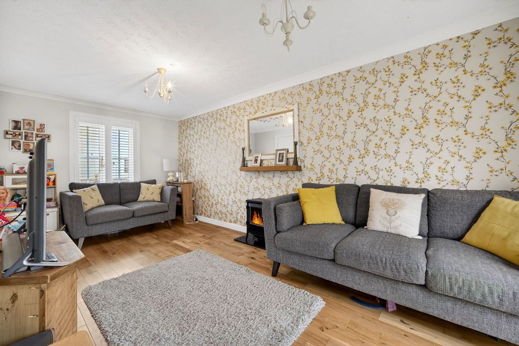 Property photo 3 of 42